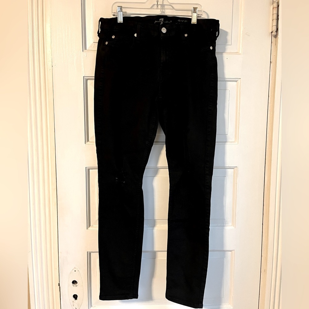 EUC 7 For All Mankind ultra skinny distressed ankle jeans in size 32